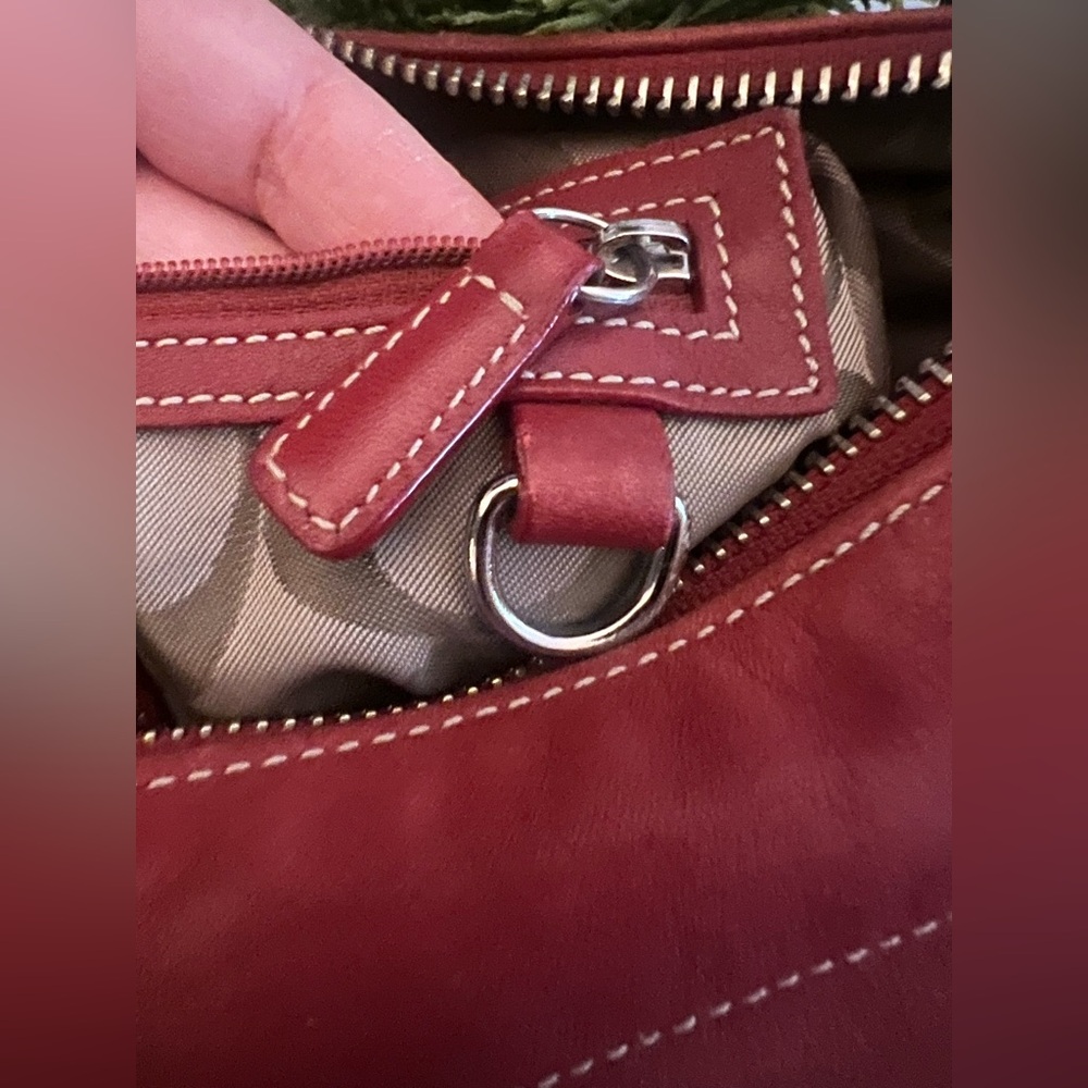 Coach Slim Legacy Duffle - Picture 7 of 11